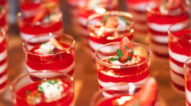 כוסות יוגורט עם פירות יער